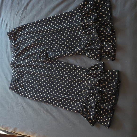 Bloomer Ruffle Capris - Picture 2 of 8